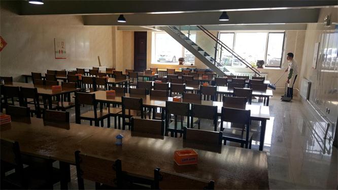 J9集团国际站新闻“舌尖上的安全沉比泰山”