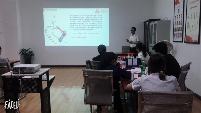 追梦—J9集团国际站集团新员工入职培训报路