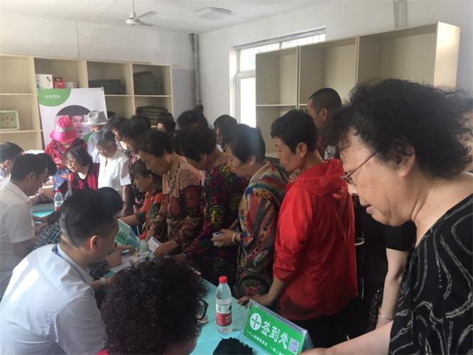 口腔义诊进社区，牙齿健全零距离